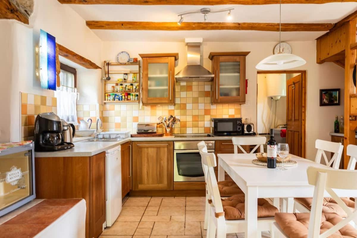 Holiday Home Katric Kamno Zewnętrze zdjęcie