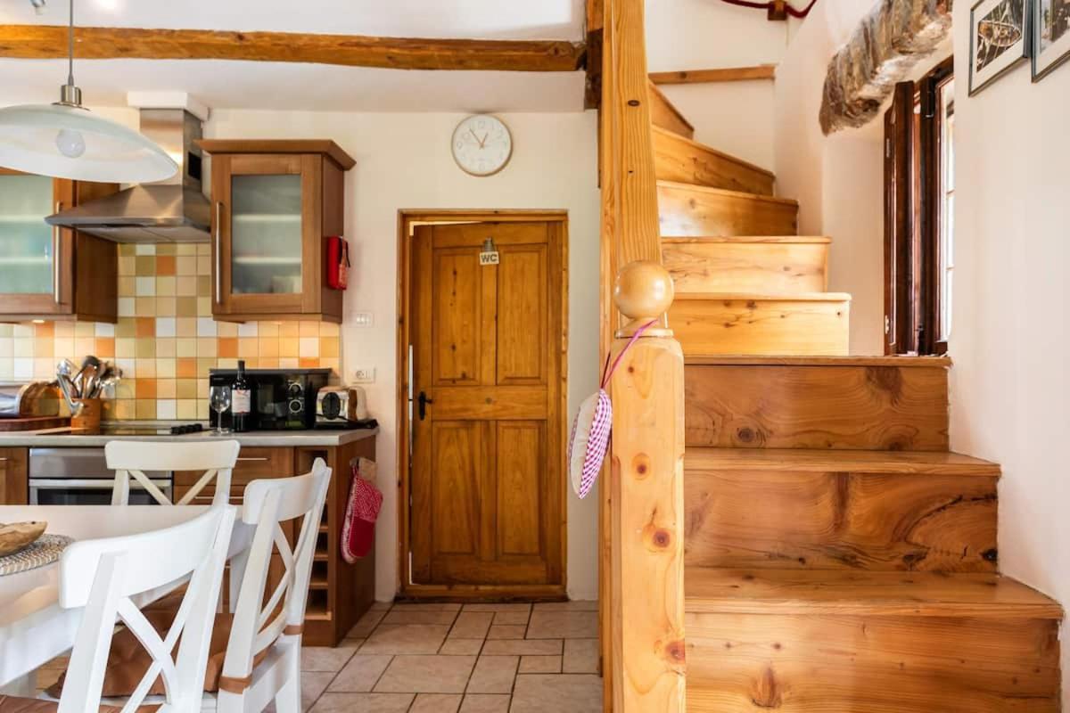 Holiday Home Katric Kamno Zewnętrze zdjęcie