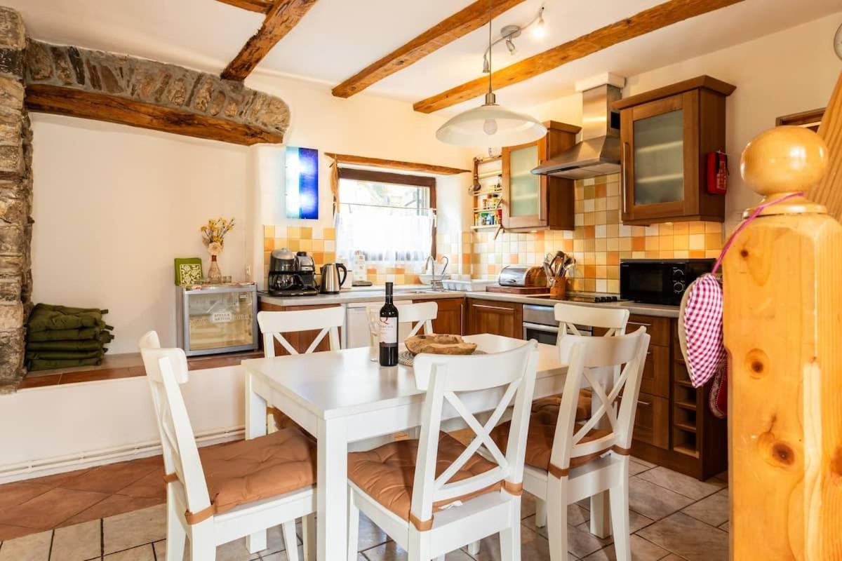 Holiday Home Katric Kamno Zewnętrze zdjęcie